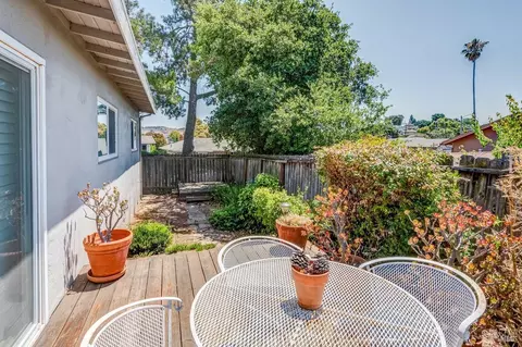 Exterior - 1539 Sereno Dr, Vallejo, CA 94589 photo 5 of 9