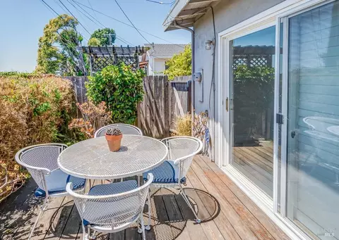 Exterior - 1539 Sereno Dr, Vallejo, CA 94589 photo 6 of 9