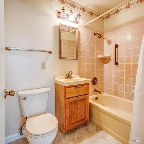 Bath - 1539 Sereno Dr, Vallejo, CA 94589 photo 3 of 3