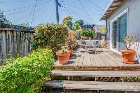 Exterior - 1539 Sereno Dr, Vallejo, CA 94589 photo 7 of 9