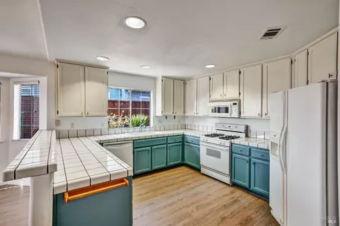 2139 Garnet Cir, Vallejo, CA 94591 photo 2