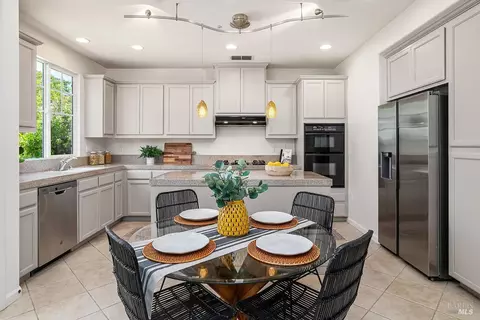 76 Oak Grove Dr, Novato, CA 94949