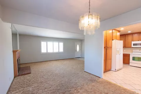 Living - 324 Lamont Ct, Vallejo, CA 94591 photo 6 of 8