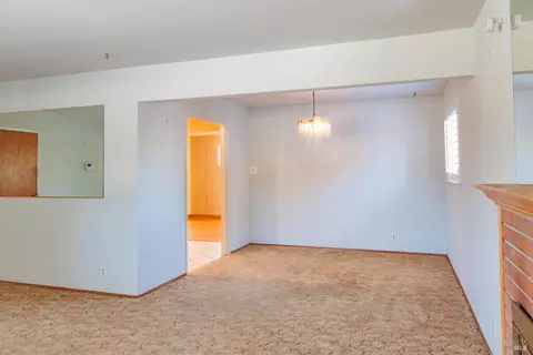 Living - 324 Lamont Ct, Vallejo, CA 94591 photo 5 of 8