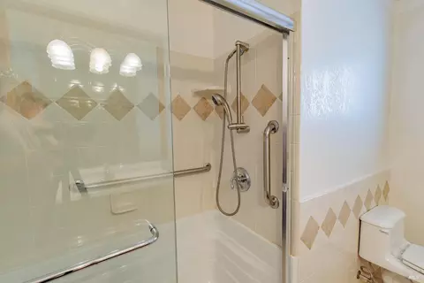Bath - 324 Lamont Ct, Vallejo, CA 94591 photo 3 of 5