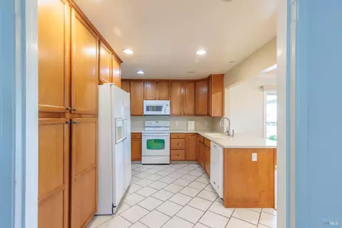 Kitchen - 324 Lamont Ct, Vallejo, CA 94591 photo 1 of 6