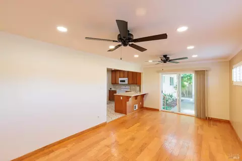 Living - 324 Lamont Ct, Vallejo, CA 94591 photo 8 of 8
