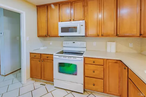 Kitchen - 324 Lamont Ct, Vallejo, CA 94591 photo 3 of 6