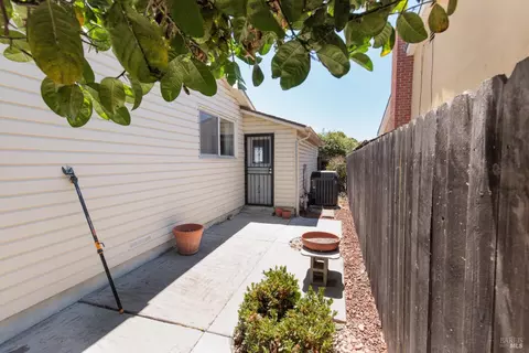 Exterior - 324 Lamont Ct, Vallejo, CA 94591 photo 5 of 5