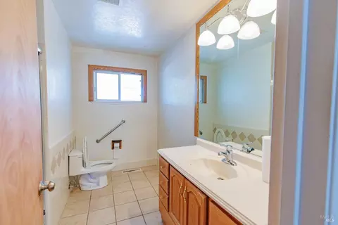 Bath - 324 Lamont Ct, Vallejo, CA 94591 photo 1 of 5