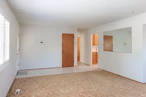 Living - 324 Lamont Ct, Vallejo, CA 94591 photo 4 of 8