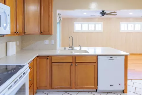 Kitchen - 324 Lamont Ct, Vallejo, CA 94591 photo 4 of 6