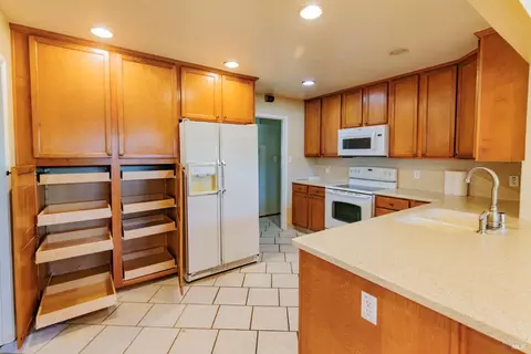 Kitchen - 324 Lamont Ct, Vallejo, CA 94591 photo 2 of 6