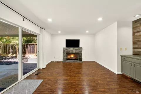 Living - 1783 Gillespie Dr, Fairfield, CA 94534 photo 8 of 13
