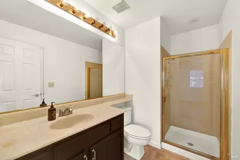 Bath - 1783 Gillespie Dr, Fairfield, CA 94534 photo 1 of 7