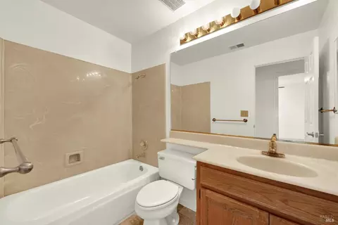 Bath - 1783 Gillespie Dr, Fairfield, CA 94534 photo 7 of 7