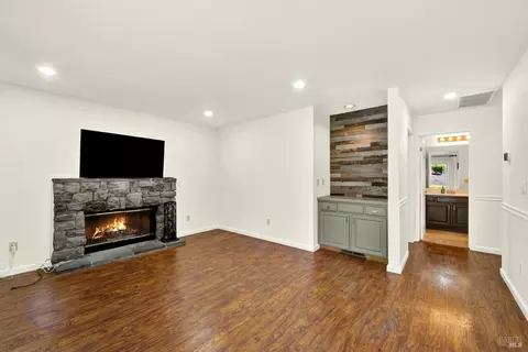 Living - 1783 Gillespie Dr, Fairfield, CA 94534 photo 12 of 13