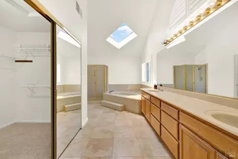 Bath - 1783 Gillespie Dr, Fairfield, CA 94534 photo 3 of 7