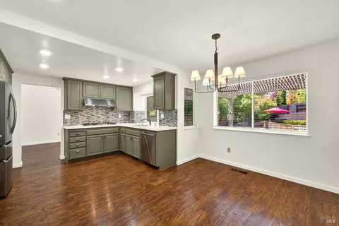 Kitchen - 1783 Gillespie Dr, Fairfield, CA 94534 photo 6 of 8