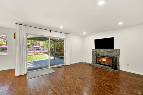 Living - 1783 Gillespie Dr, Fairfield, CA 94534 photo 9 of 13