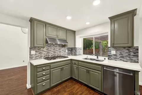 Kitchen - 1783 Gillespie Dr, Fairfield, CA 94534 photo 3 of 8