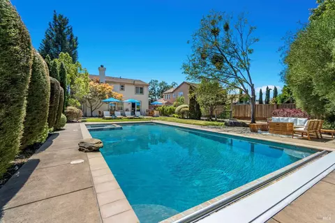 1451 Golf Course Dr, Windsor, CA 95492