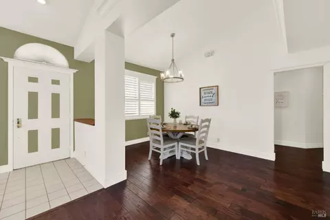 Entry Way - 601 Fox Pointe Rd, Vacaville, CA 95687 photo 4 of 6