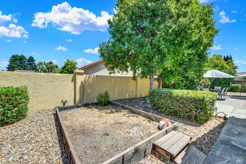 Exterior - 601 Fox Pointe Rd, Vacaville, CA 95687 photo 8 of 24
