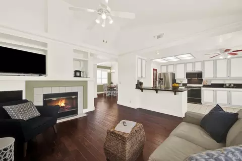 Living - 601 Fox Pointe Rd, Vacaville, CA 95687 photo 2 of 2