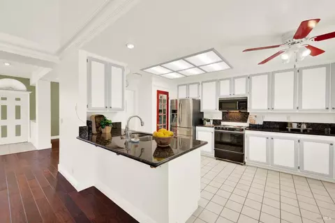 Kitchen - 601 Fox Pointe Rd, Vacaville, CA 95687 photo 3 of 13