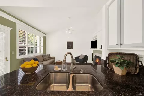 Kitchen - 601 Fox Pointe Rd, Vacaville, CA 95687 photo 11 of 13