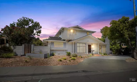 569 Alamo Dr, Vacaville, CA 95688