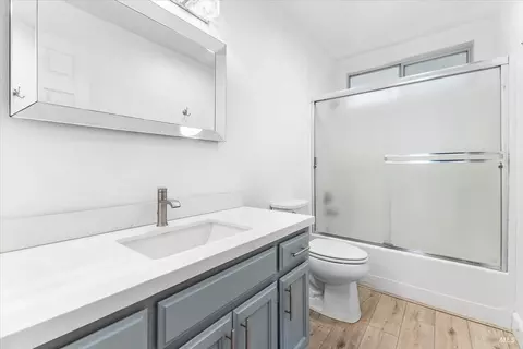Bath - 989 Ventnor Ave, Windsor, CA 95492 photo 1 of 2