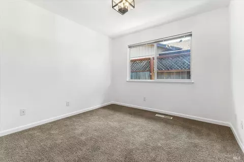 Bedroom - 989 Ventnor Ave, Windsor, CA 95492 photo 3 of 4