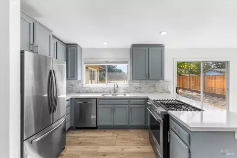 Kitchen - 989 Ventnor Ave, Windsor, CA 95492 photo 1 of 4