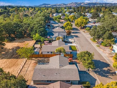 View/Area - 989 Ventnor Ave, Windsor, CA 95492 photo 3 of 5