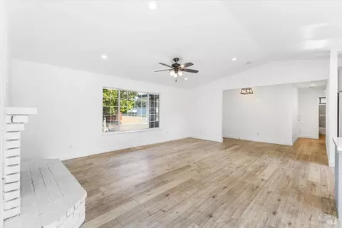 Living - 989 Ventnor Ave, Windsor, CA 95492 photo 3 of 3
