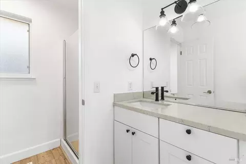Bath - 989 Ventnor Ave, Windsor, CA 95492 photo 2 of 2