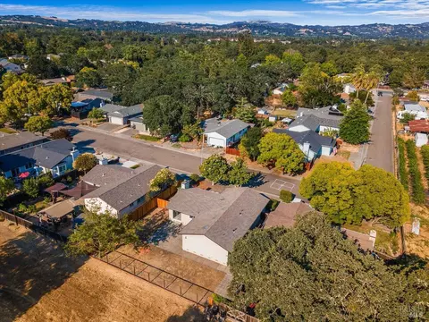 View/Area - 989 Ventnor Ave, Windsor, CA 95492 photo 4 of 5