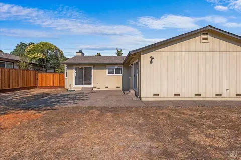 Exterior - 989 Ventnor Ave, Windsor, CA 95492 photo 3 of 5