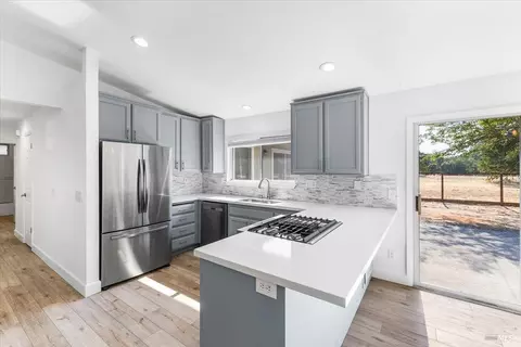 Kitchen - 989 Ventnor Ave, Windsor, CA 95492 photo 4 of 4