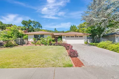 6840 Oakmont Dr, Santa Rosa, CA 95409
