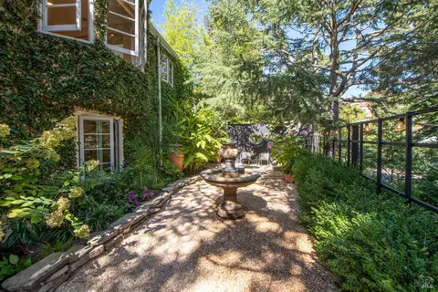114 Tamal Vista Dr, San Rafael, CA 94901