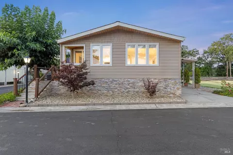 45 Colonial Park Dr, Santa Rosa, CA 95403