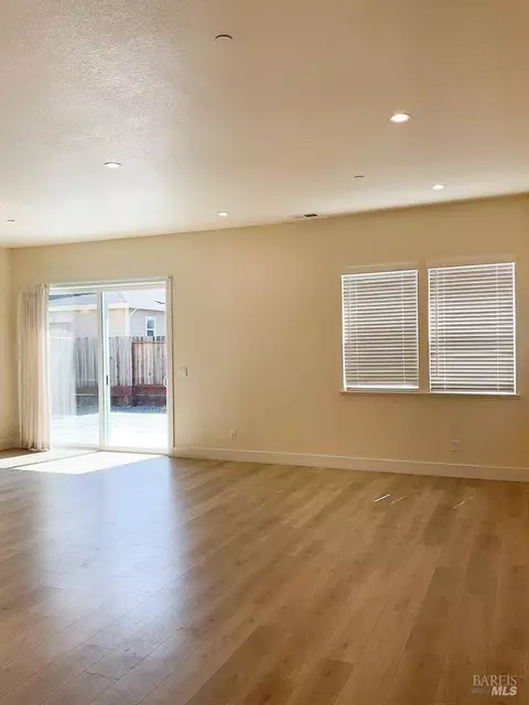 Living - 1108 Portello Ln, Windsor, CA 95492 photo 2 of 3