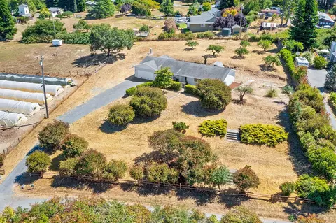 318 Sparkes Rd, Sebastopol, CA 95472