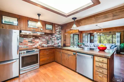 Kitchen - 6201 Old River Rd, Ukiah, CA 95482 photo 2 of 3
