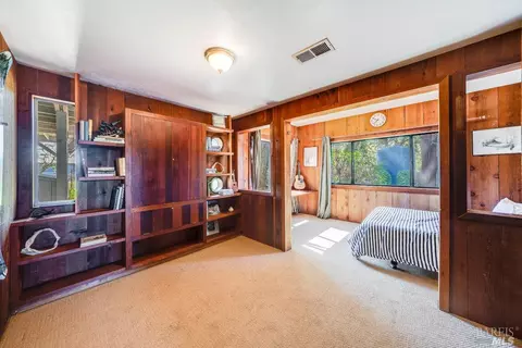 Bedroom - 6201 Old River Rd, Ukiah, CA 95482 photo 2 of 5