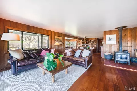 Living - 6201 Old River Rd, Ukiah, CA 95482 photo 3 of 5