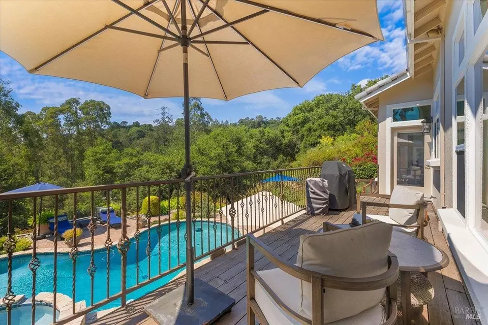 Exterior - 729 Montebello Dr, Santa Rosa, CA 95403 photo 3 of 11